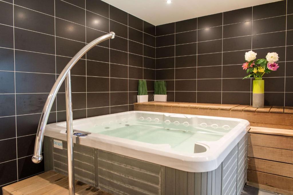 Jacuzzi Best Western Hôtel Garden and Spa à La Baule