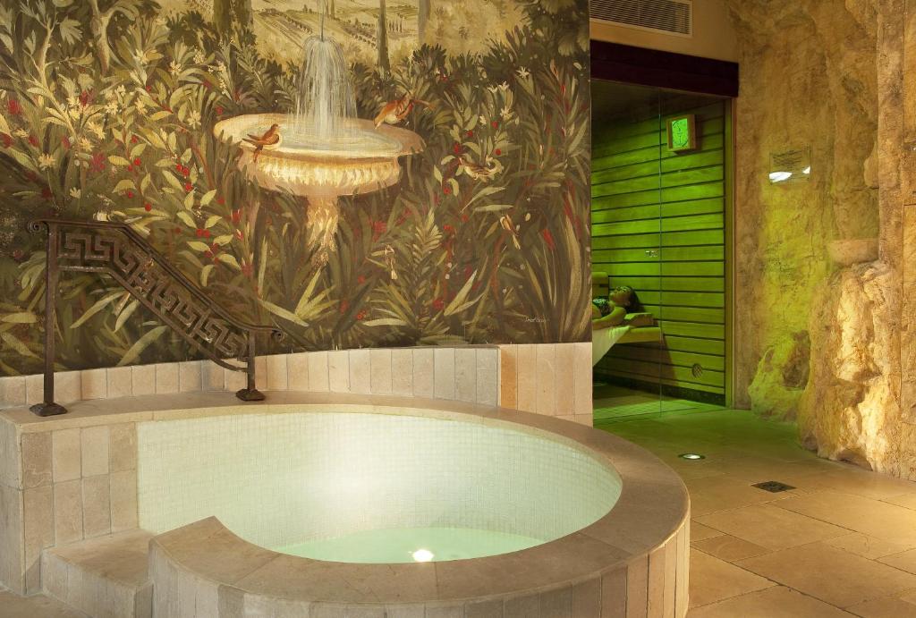 Jacuzzi Boutique Hôtel - Hostellerie Berard et Spa La Cadière-dʼAzur