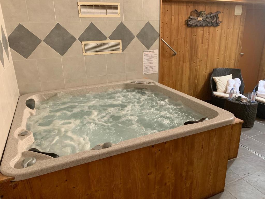 Jacuzzi Chalet Hôtel Les Prodains Hôtels Spa à Morzine