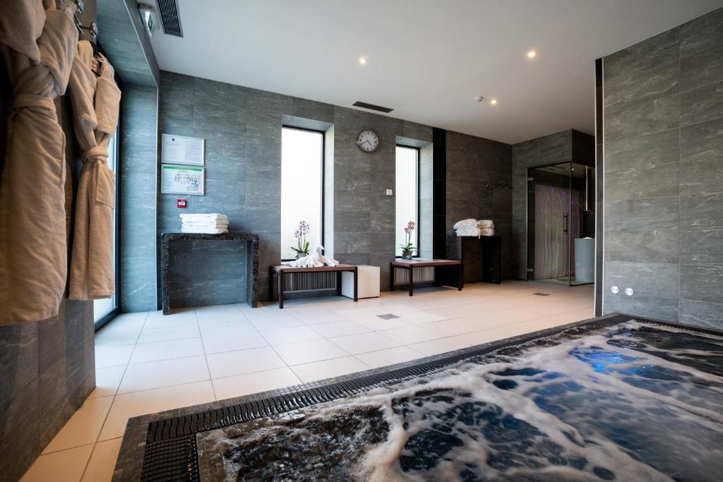 Jacuzzi Fac & Spera -Hôtel & Spa Tain-lʼHermitage