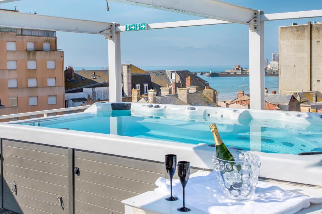 Jacuzzi Hôtel Arc en Ciel et SPA - Les Sables d'Olonne Spa à Les Sables dʼOlonne Jacuzzi Hôtel Arc en Ciel et SPA - Les Sables d'Olonne Spa à Les Sables dʼOlonne