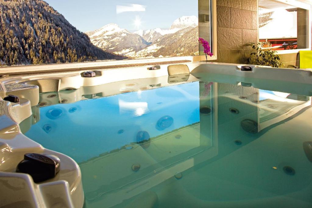 Jacuzzi Hôtel Belalp Spa à Châtel Jacuzzi Hôtel Belalp Spa à Châtel
