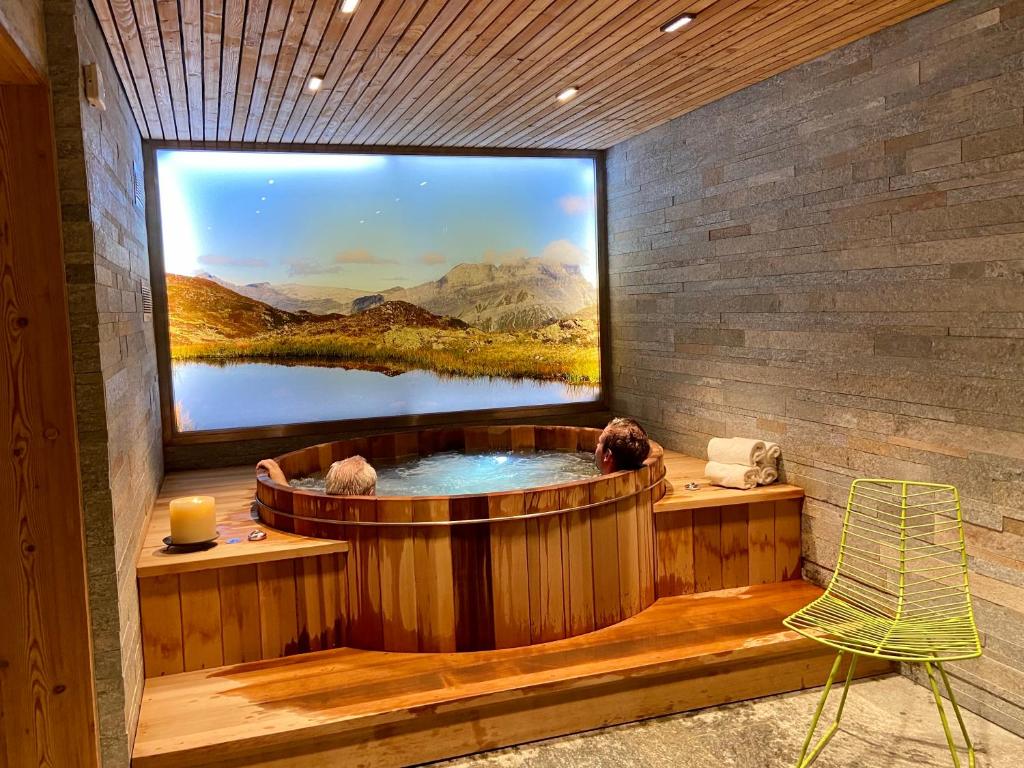 Jacuzzi Hôtel LAPIAZ & Spa - FLAINE Sauna RockyPop Flaine & Spa à Flaine