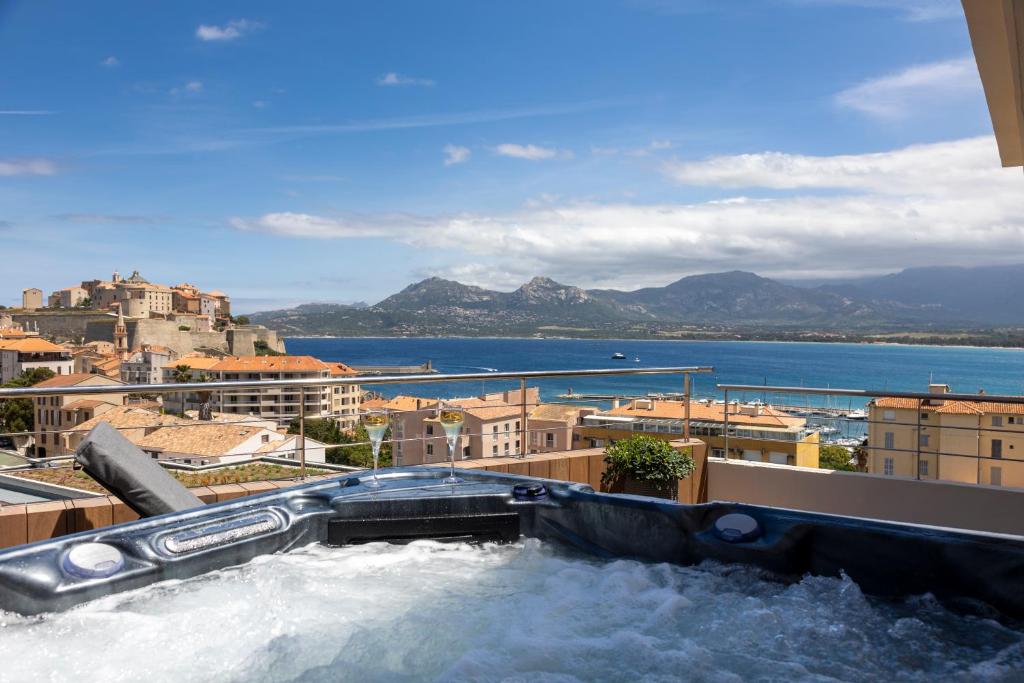 Jacuzzi Hôtel L'Acquale Corsica & Spa à Calvi