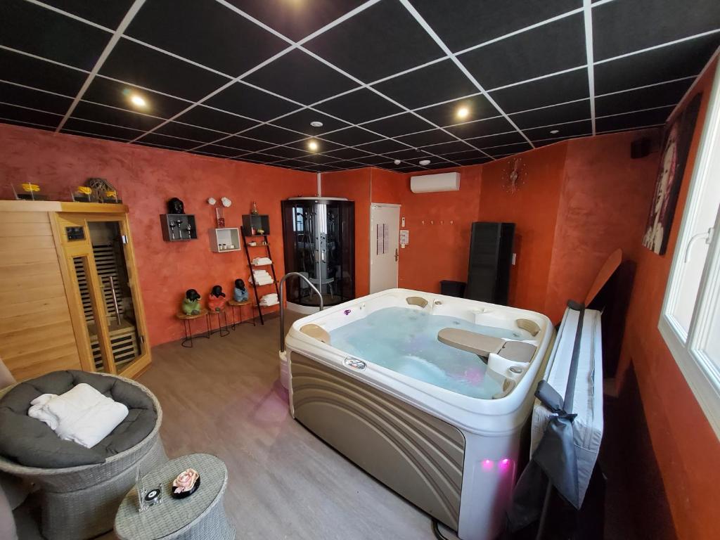 Jacuzzi Hôtel & SPA Le Renard Centre Châlons-en-Champagne