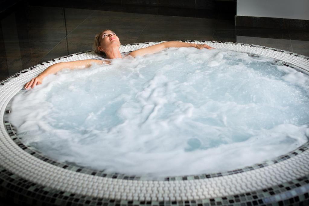 Jacuzzi Hôtel Spa Hôtel Spa La Cueillette Meursault