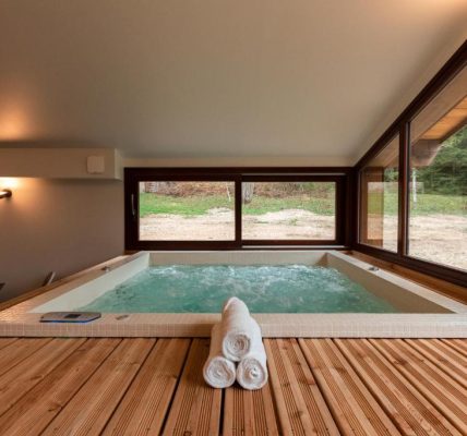 Jacuzzi Hôtel Spa Hôtel Spa à Lans-en-Vercors Auberge De La Croix Perrin