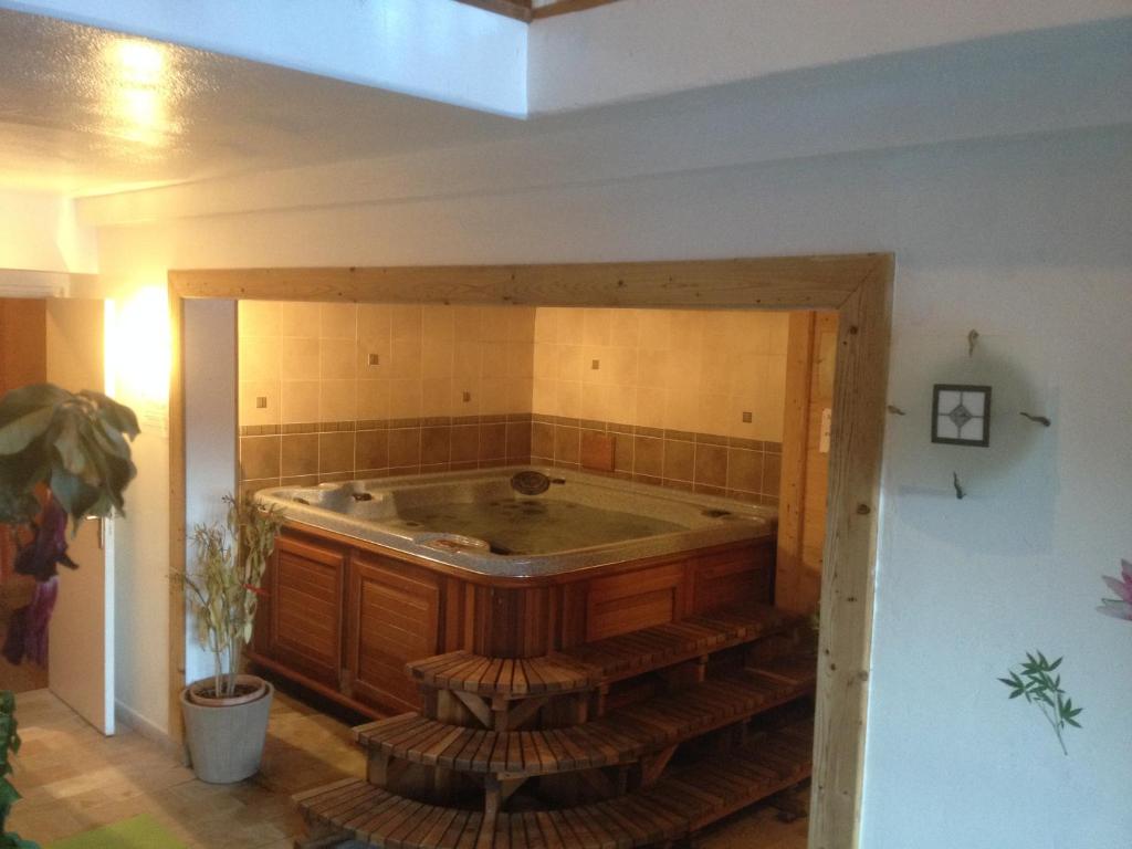 Jacuzzi Hôtel Spa Hôtel du Hameau La Foux