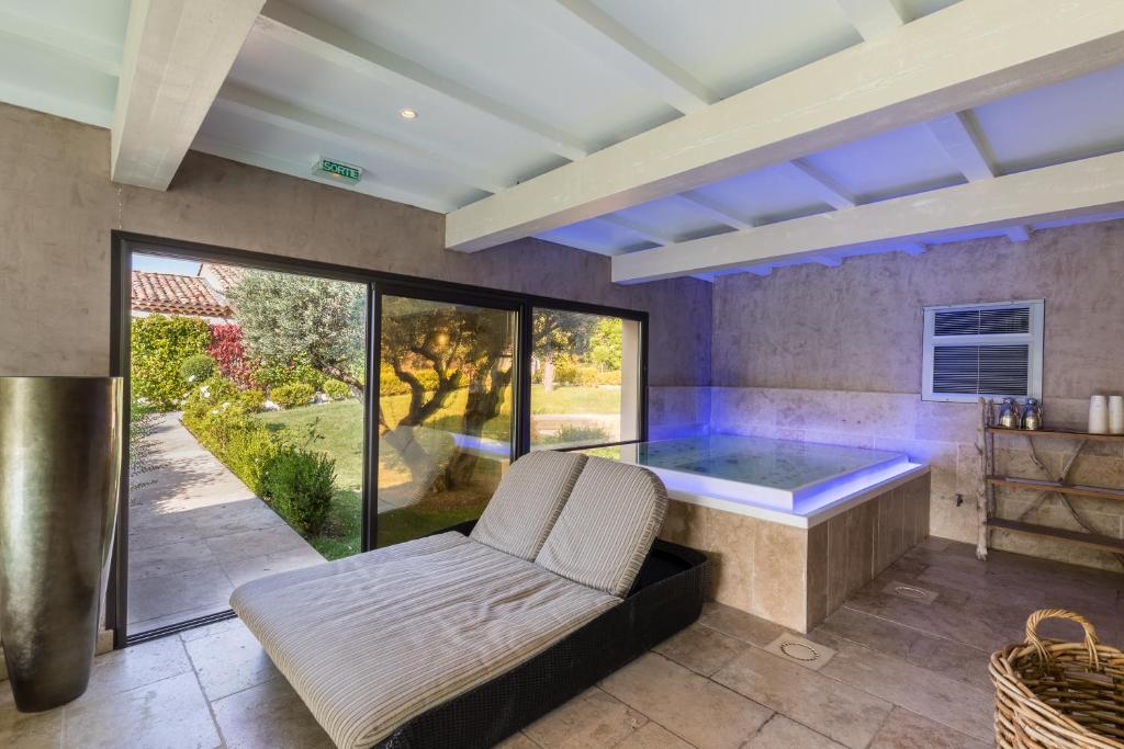 Jacuzzi Hôtel Spa à Forcalquier La Bastide Saint Georges & Spa