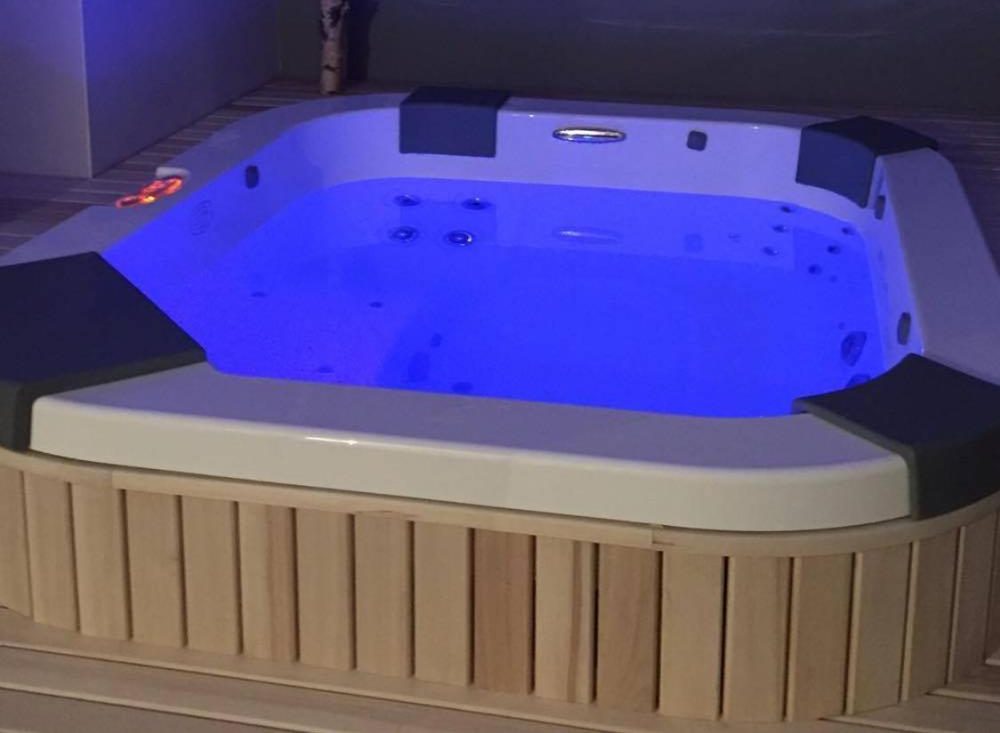 Jacuzzi Hôtel Spa du Bout du Monde Saint-Flour