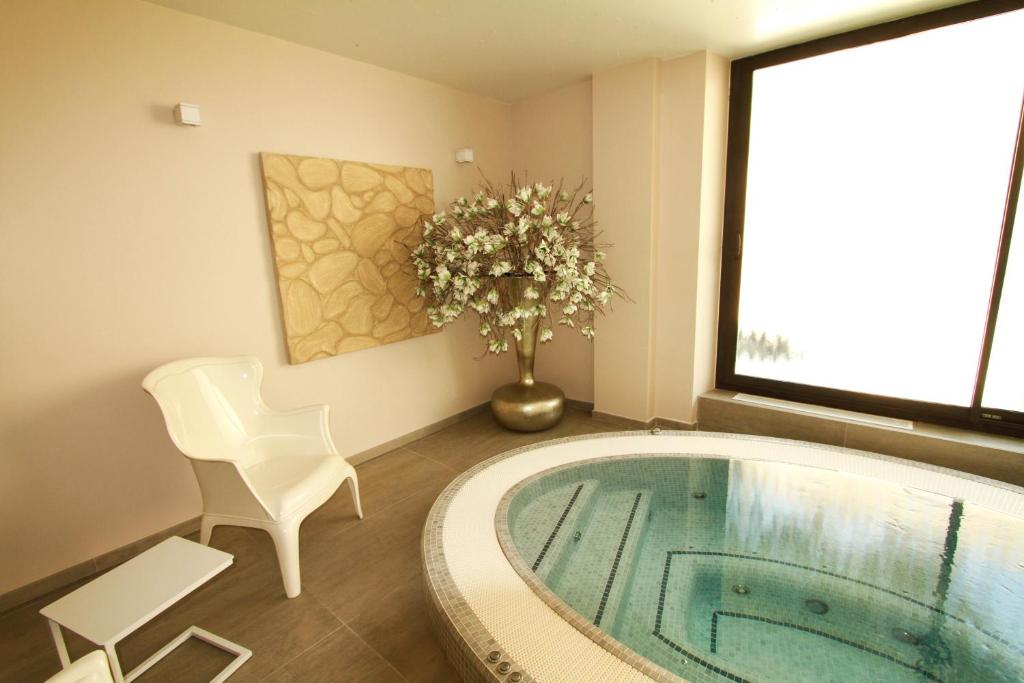 Jacuzzi Hôtel du Soleil et Spa à Saint-Rémy-de-Provence
