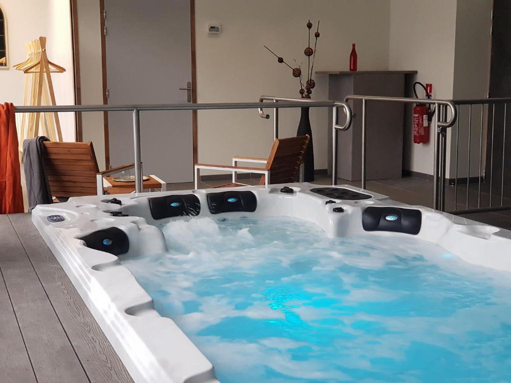 Jacuzzi Hôtels Spa Le Mont-Dore Le Castelet