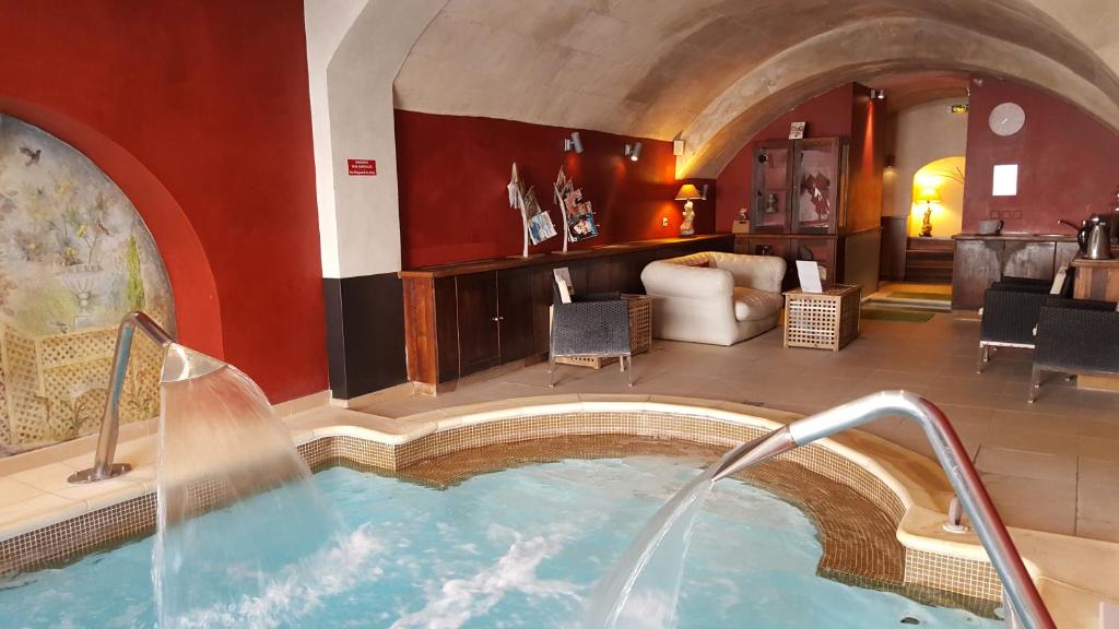 Jacuzzi Hôtels Spa à Arles Le Calendal