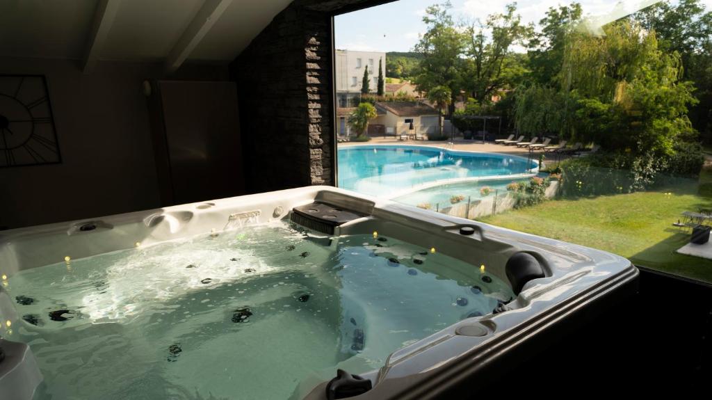 Jacuzzi Logis Hôtel Restaurant SPA Les Oliviers Loriol-sur-Drôme