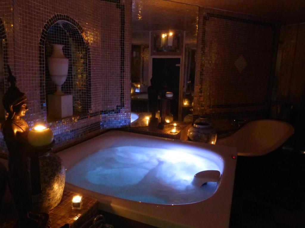 Jacuzzi Mas de la Chapelle Spa à Arles