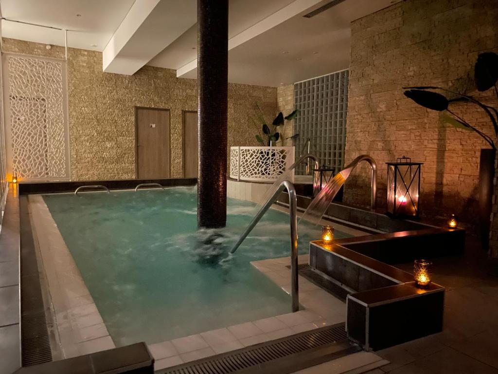 Jacuzzi Privatif Hôtel Spa Quintessia Orvault