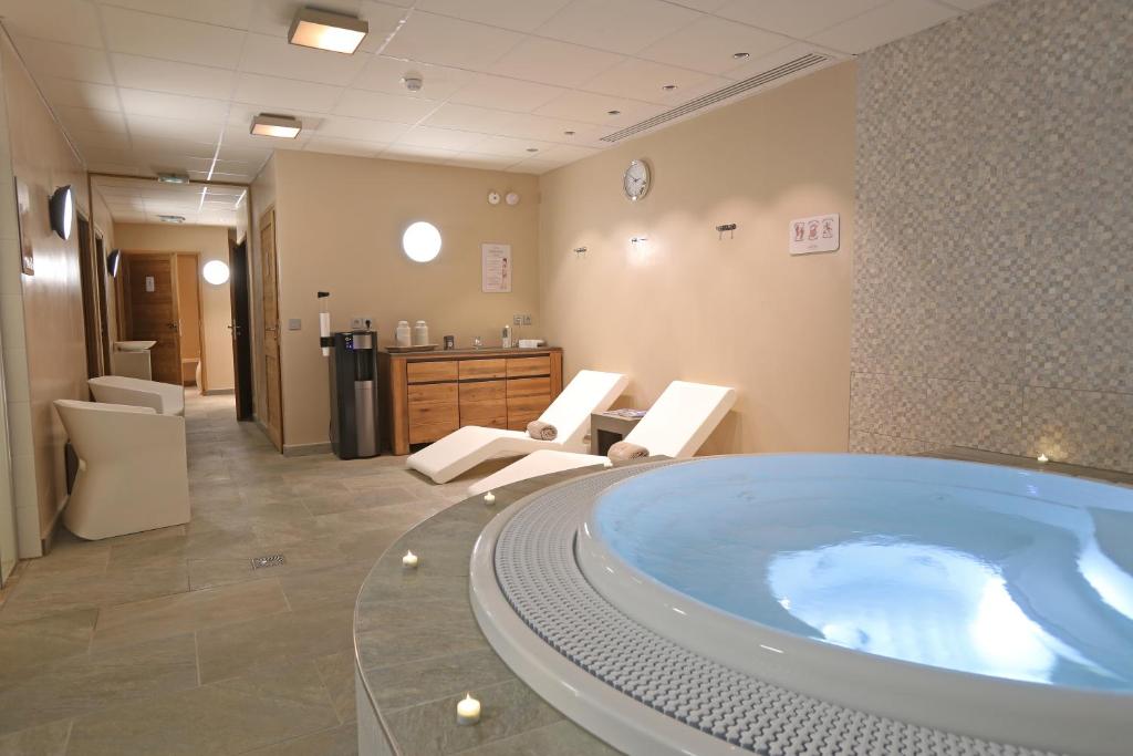 Jacuzzi Résidence Club mmv Le Cœur des Loges Hôtels Spa à Les Menuires Jacuzzi Résidence Club mmv Le Cœur des Loges Hôtels Spa à Les Menuires