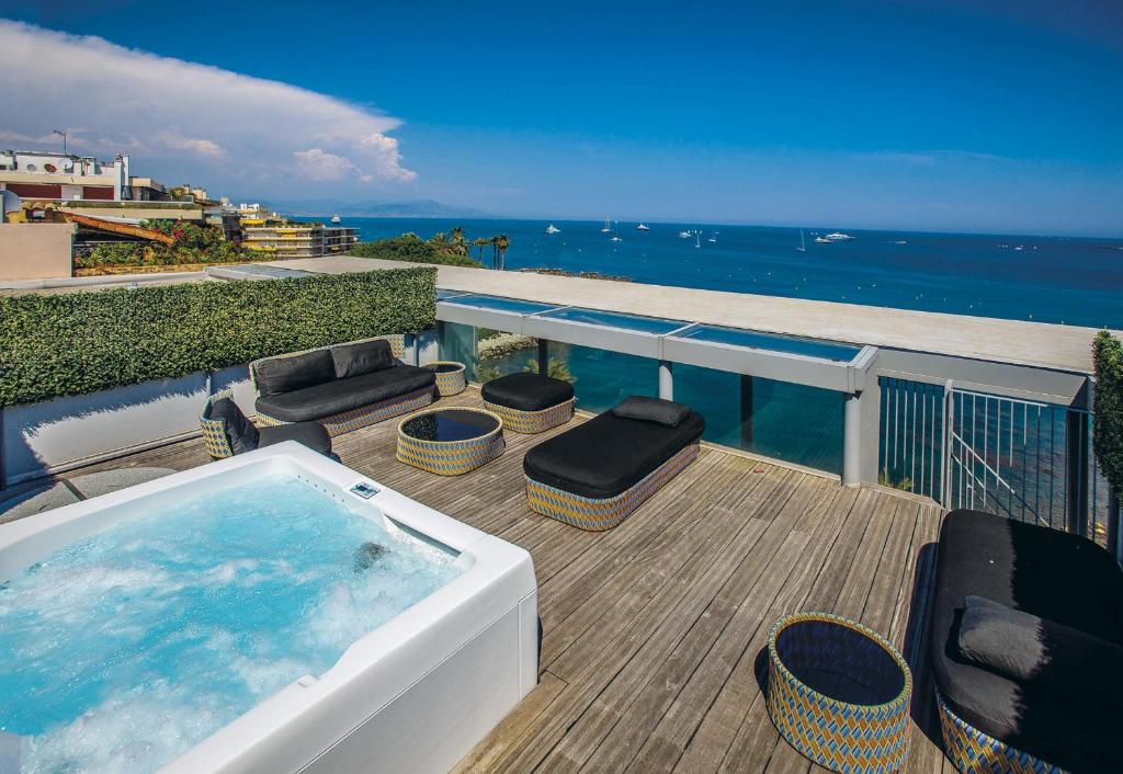 Jacuzzi Royal Antibes - Luxury Hôtel, Résidence, Beach & Spa