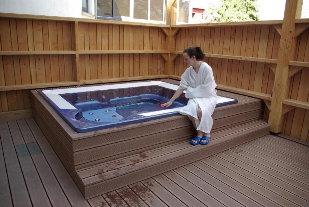 Jacuzzi Spa Logis Hôtel, restaurant et spa Le Relais De Broceliande Paimpont