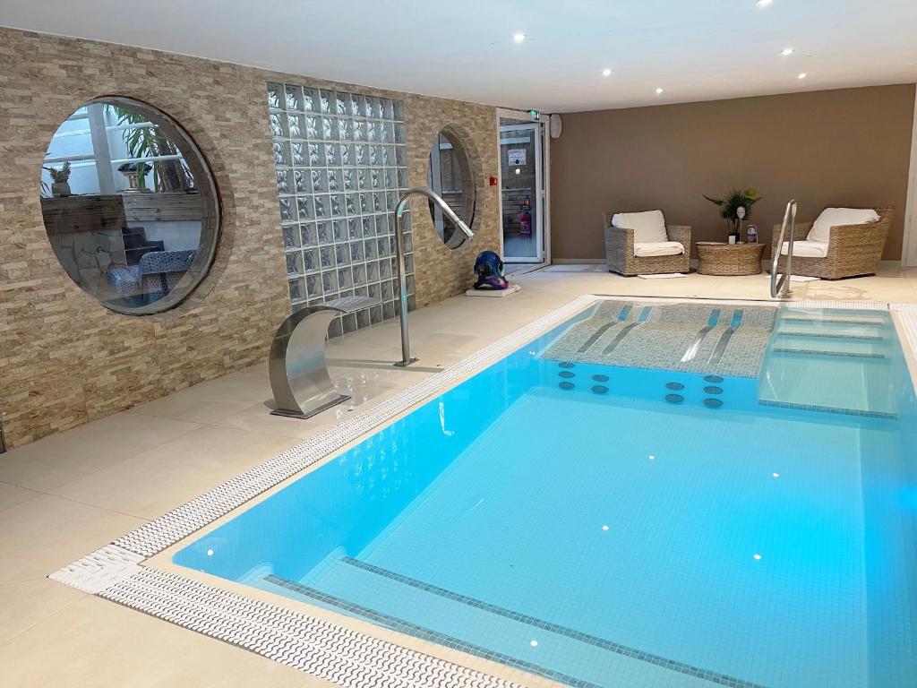 La Lune De Mougins -Hôtel & Spa Piscine Intérieure La Lune De Mougins -Hôtel & Spa Piscine Intérieure