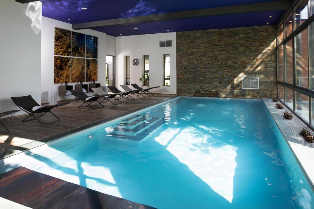 Le Dracy Hôtel et Spa Dracy-le-Fort Piscine