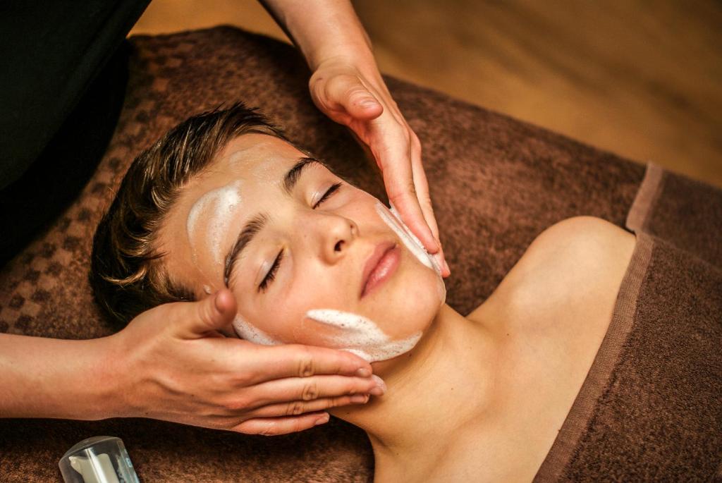 Massage CGH Résidences & Spas Les Chalets d'Angèle Hôtels Spa à Châtel Massage CGH Résidences & Spas Les Chalets d'Angèle Hôtels Spa à Châtel