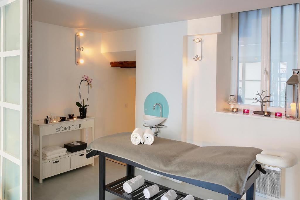 Massage Hôtel Restaurant Le Dauphin et Le Spa du Prieuré Caen Massage Hôtel Restaurant Le Dauphin et Le Spa du Prieuré Caen
