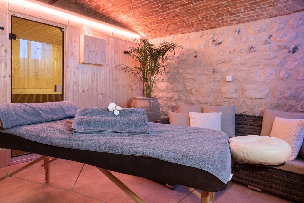Massage TOWNHOUSE TROUVILLE - Appart'Hôtels & Studios Massage TOWNHOUSE TROUVILLE - Appart'Hôtels & Studios
