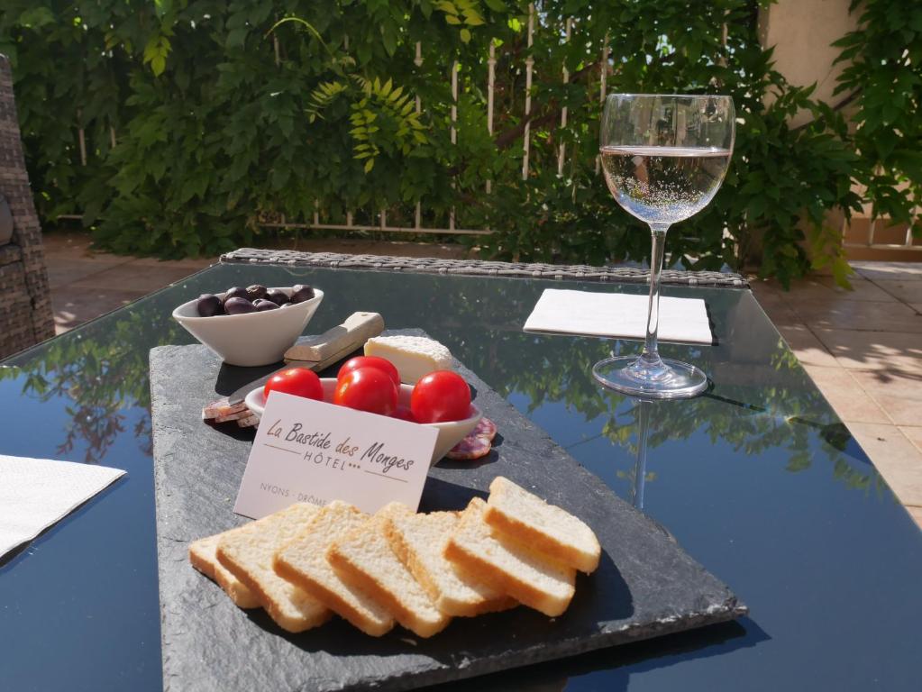 Petit-déjeuner Hôtel La Bastide des Monges Nyons Spa