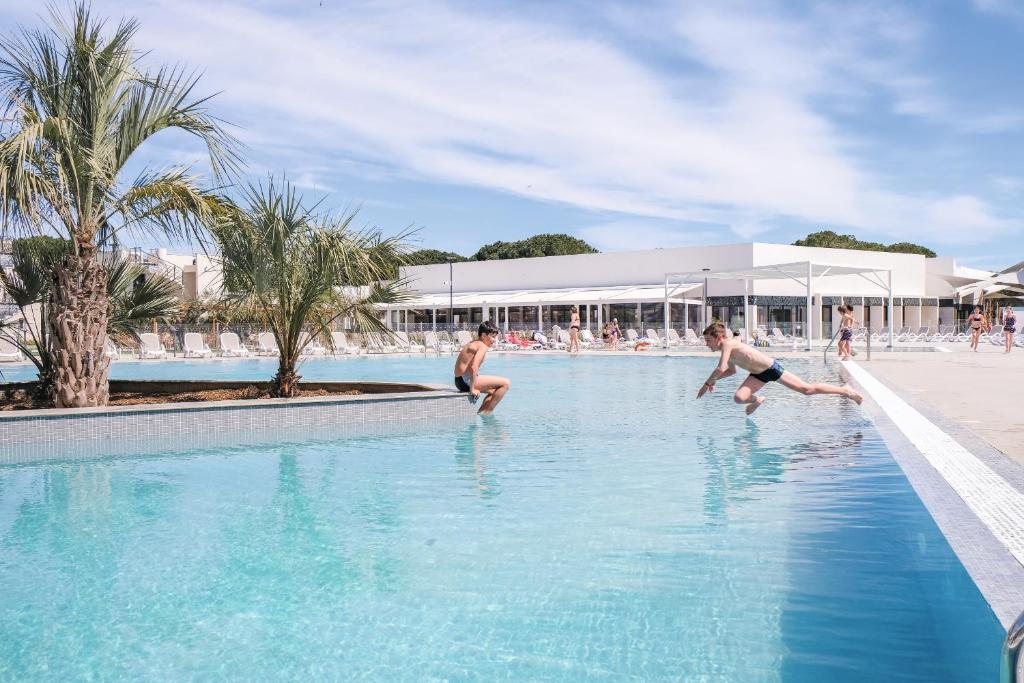 Hôtels Spa à Le Grau-du-Roi Piscine Belambra Clubs Résidence Port Camargue - Les Salins Hôtels Spa à Le Grau-du-Roi