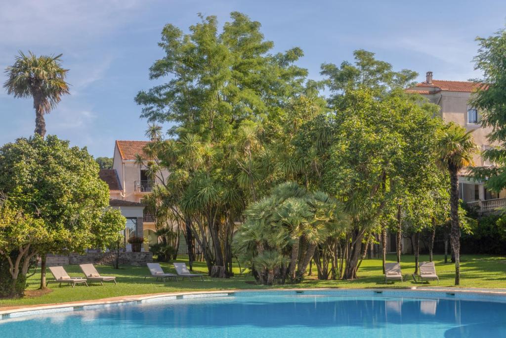 Piscine Château de Valmer Hôtels Spa à La Croix-Valmer