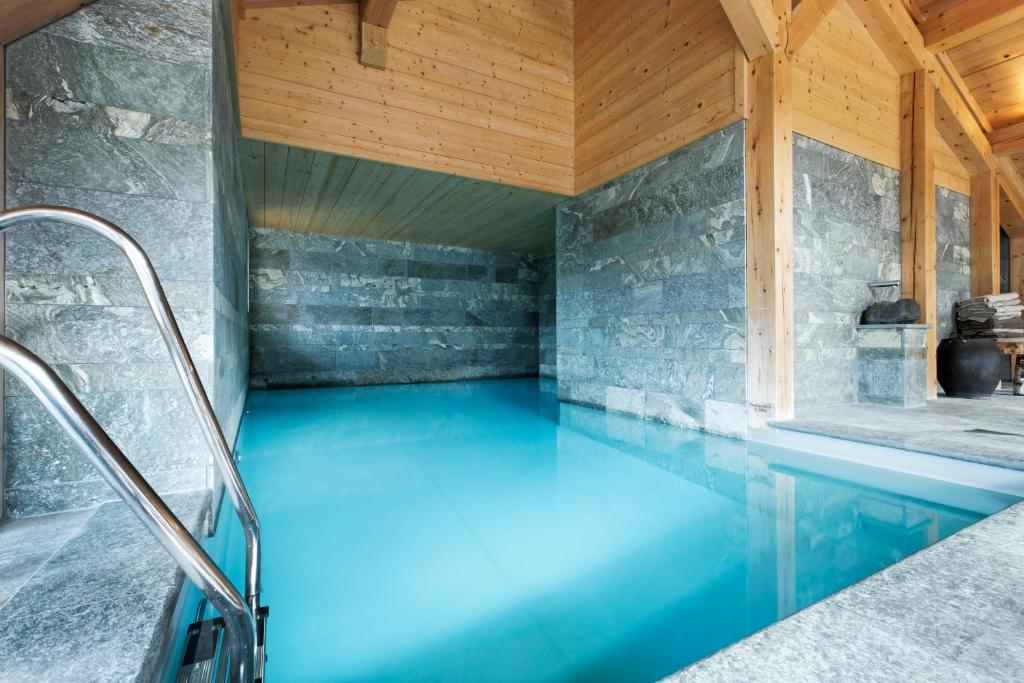 Piscine Flocons de Sel Spa à Megève