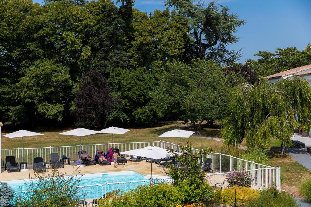 Piscine Fontenay-le-Comte Logis LE RABELAIS Hôtel- Restaurant - SPA