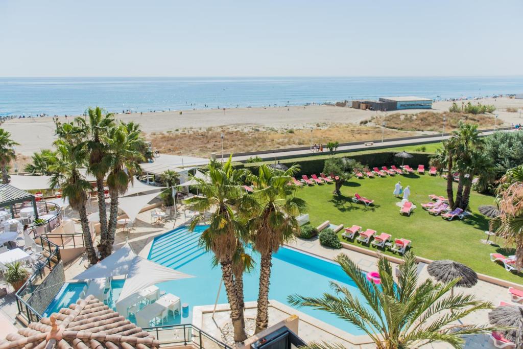 Piscine Grand Hôtel Les Flamants Roses Thalasso & Spa Canet-en-Roussillon Piscine Grand Hôtel Les Flamants Roses Thalasso & Spa Canet-en-Roussillon