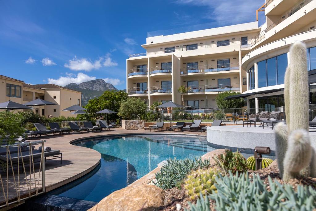 Piscine Hôtel L'Acquale Corsica & Spa à Calvi