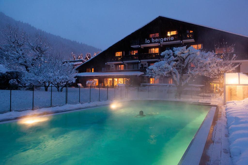 Piscine Hôtel La Bergerie Hôtels Spa à Morzine