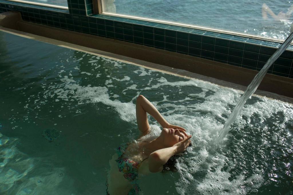 Piscine Hôtel La Pietra Restaurant & Spa à LʼÎle-Rousse