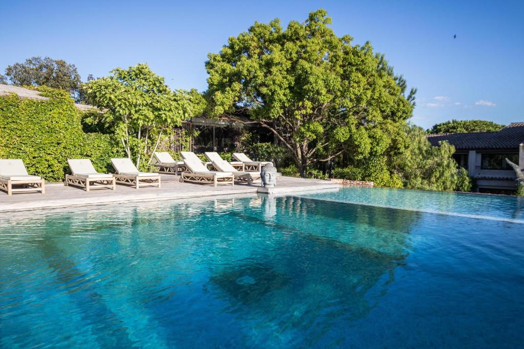 Piscine Hôtel Le Roi Théodore & Spa Porto-Vecchio Piscine Hôtel Le Roi Théodore & Spa Porto-Vecchio