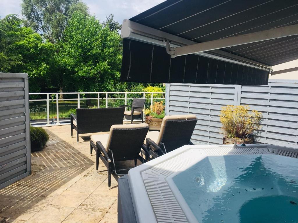 Piscine Hôtel Spa Le Richebourg Hôtel, Restaurant & Spa Vosne-Romanée