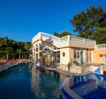 Piscine Hôtels Spa Sainte-Maxime Village de Vacances les Tourelles