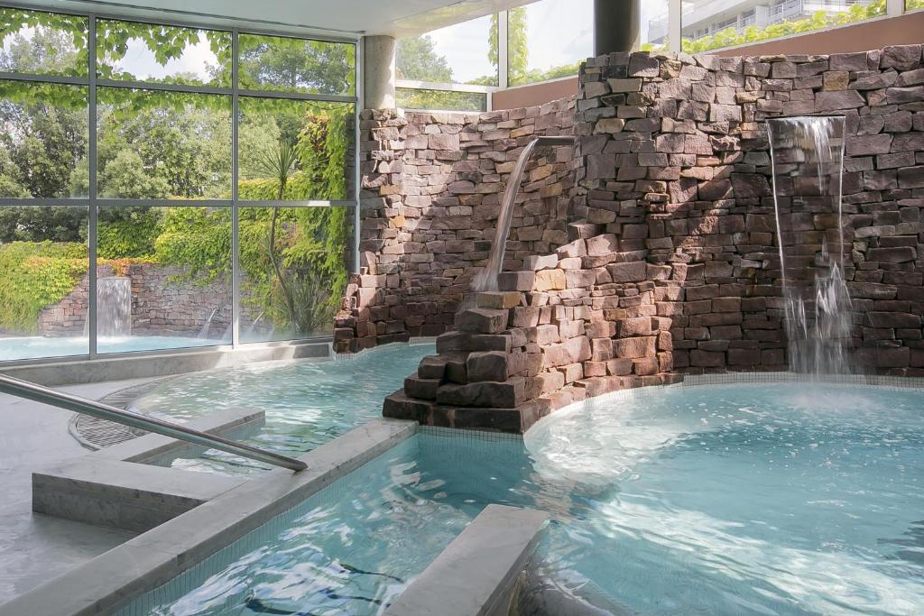 Piscine Intérieure Best Western Hôtel Sourcéo Spa Saint-Paul-lès-Dax
