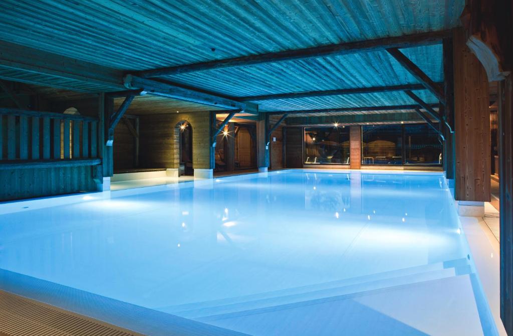 Piscine Intérieure Chalet-Hôtel La Marmotte, La Tapiaz & SPA, The Originals Relais (Hotel-Chalet de Tradition) Hôtels Spa à Les Gets Piscine Intérieure Chalet-Hôtel La Marmotte, La Tapiaz & SPA, The Originals Relais (Hotel-Chalet de Tradition) Hôtels Spa à Les Gets
