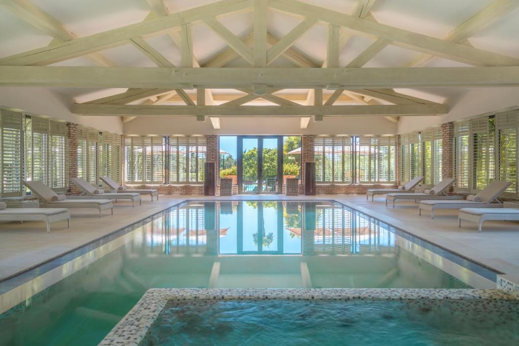 Piscine Intérieure Château de Valmer Hôtels Spa à La Croix-Valmer