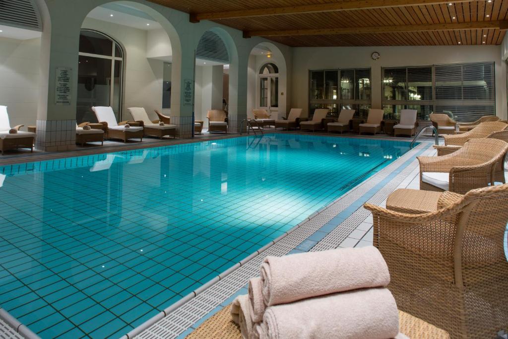 Piscine Intérieure Ermitage Hôtels Spa à Évian-les-Bains