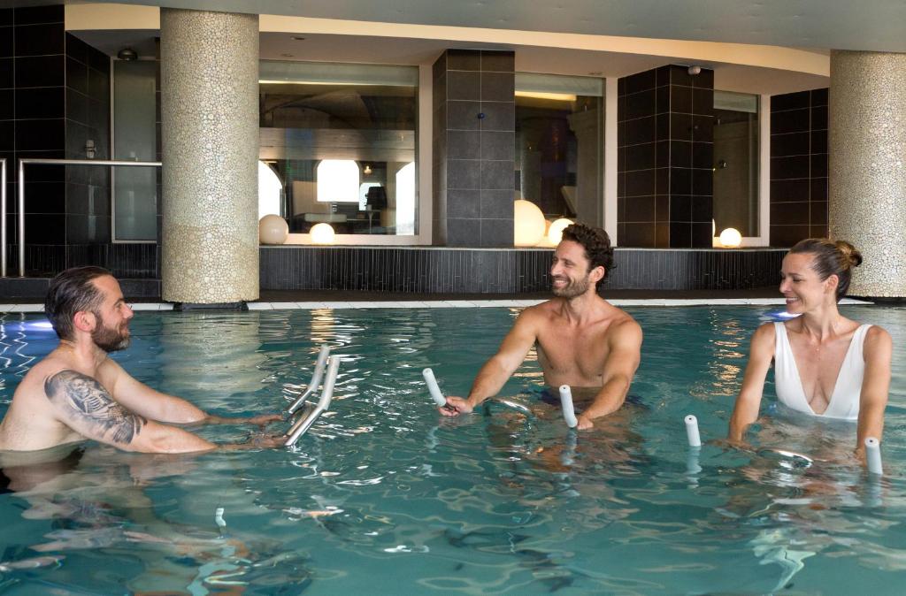 Piscine Intérieure Grand Hôtel Thalasso & Spa à Saint-Jean-de-Luz