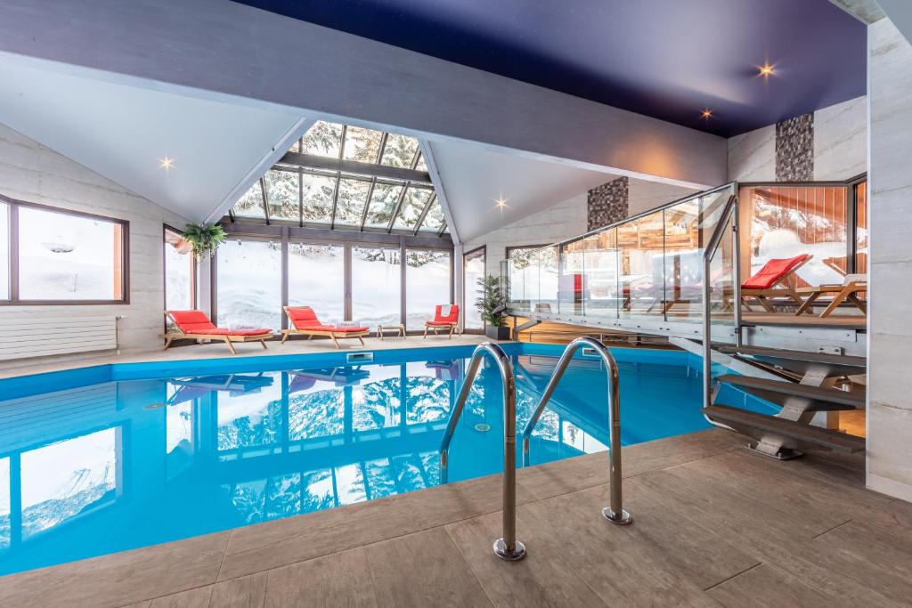 Piscine Intérieure Hôtel Les Sherpas Hôtels Spa à Courchevel