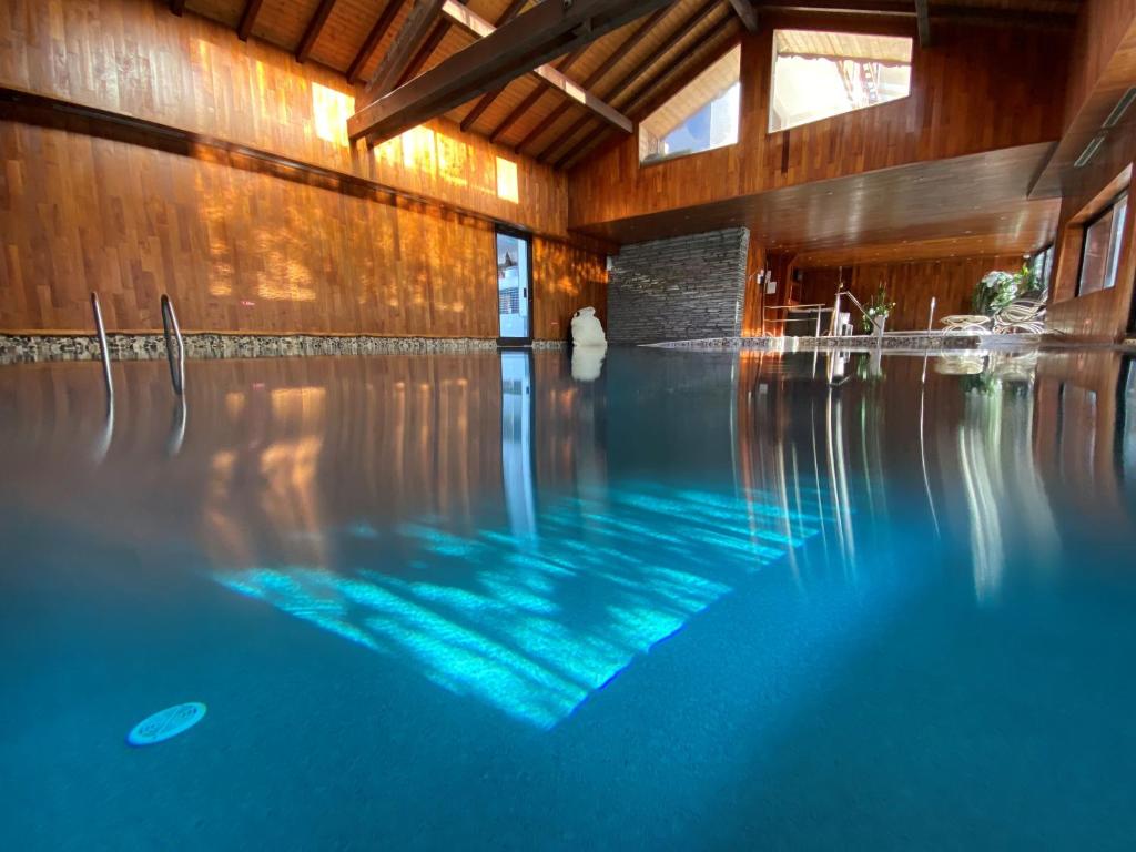 Piscine Intérieure Hôtel Macchi Restaurant & Spa Châtel Piscine Intérieure Hôtel Macchi Restaurant & Spa Châtel