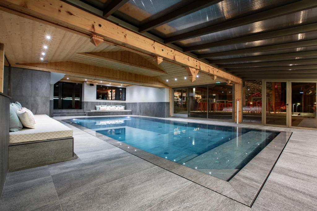 Piscine Intérieure Hôtel Névé Spa à Morzine