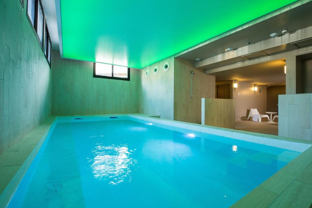 Piscine Intérieure Hôtel Spa Briançon SOWELL Hôtels Parc Piscine Intérieure Hôtel Spa Briançon SOWELL Hôtels Parc
