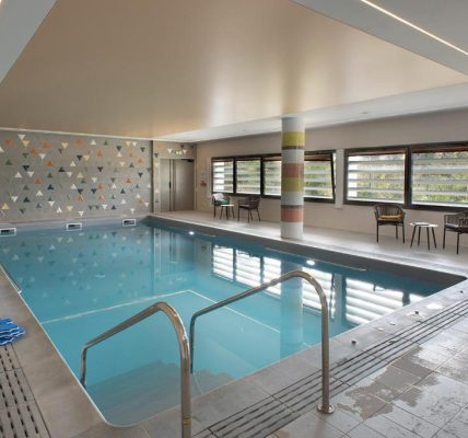 Piscine Intérieure Hôtel Spa DOMITYS LES TOURMALINES Carpentras